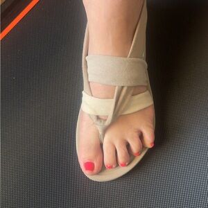 Sanuk Cream Sandals Minimalist T-Strap Design